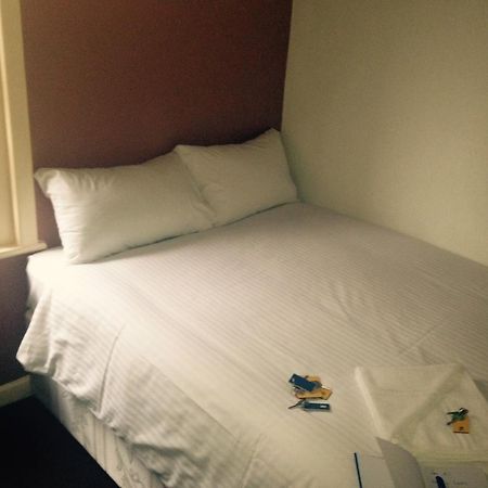 Peek-A-Booze - Budget Hotel - Adults Only ブラックプール エクステリア 写真