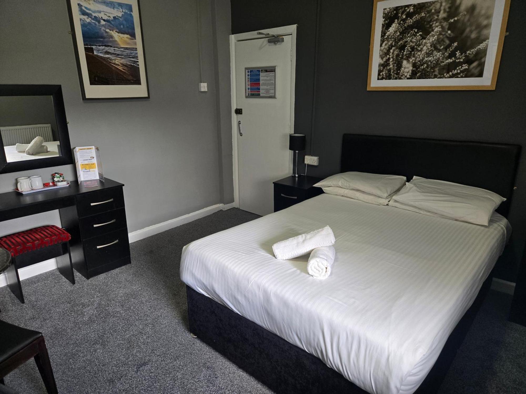 Peek-A-Booze - Budget Hotel - Adults Only ブラックプール エクステリア 写真