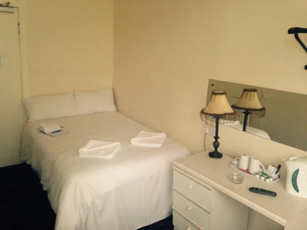 Peek-A-Booze - Budget Hotel - Adults Only ブラックプール 部屋 写真