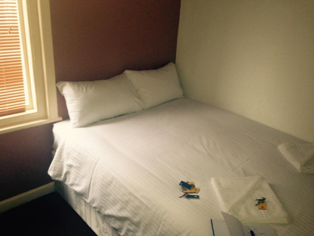 Peek-A-Booze - Budget Hotel - Adults Only ブラックプール エクステリア 写真